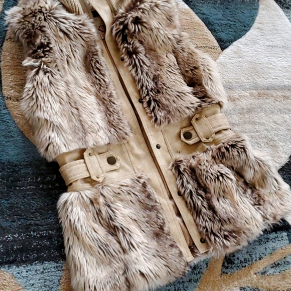 BKE Faux Fur Belted Vest - Size S - Gorgeous Cond. - Picture 10 of 11